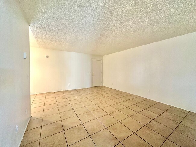 Building Photo - Alamo1185