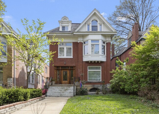 Building Photo - 4414 W Pine Blvd