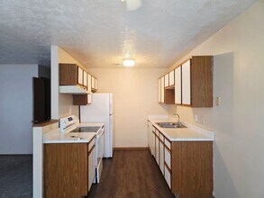 Building Photo - 4865 Marshall Dr