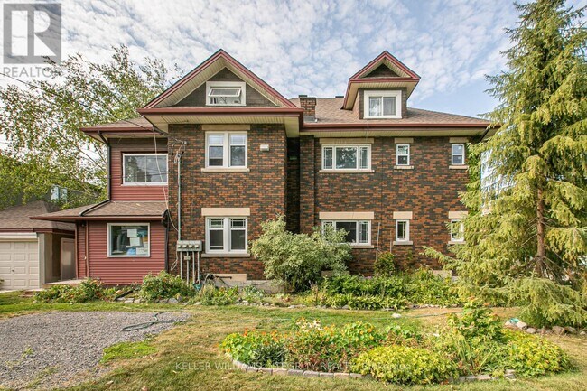 Photo du bâtiment - 106-106 Harmer Ave