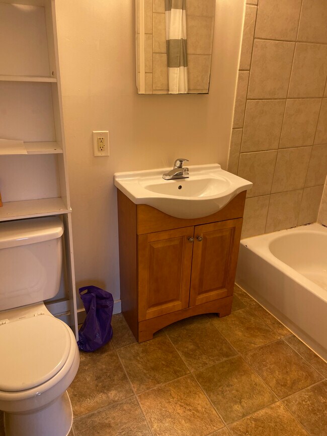 Building Photo - 2009 Brewerton Rd