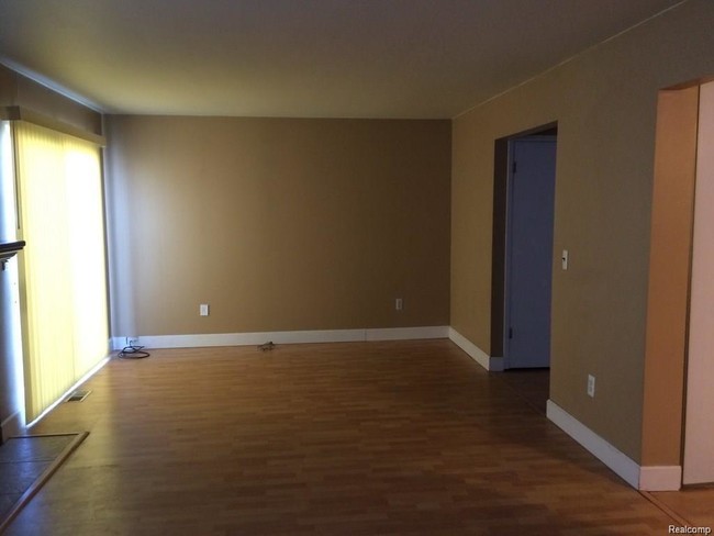 Foto del edificio - 2889 Roundtree Dr
