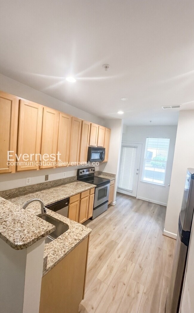 Building Photo - 42536 Mayflower Terrace