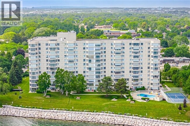 Building Photo - 5280 Lakeshore Rd.