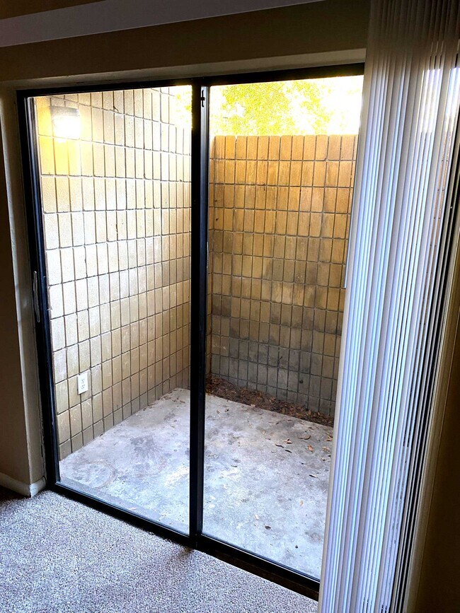 Building Photo - 504 SW 67th Ter