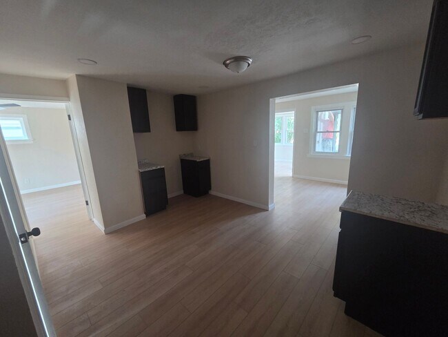 Foto del edificio - 6841 W Fond du Lac Ave