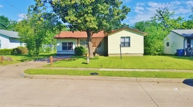 Building Photo - 12116 Hoblitzelle Dr