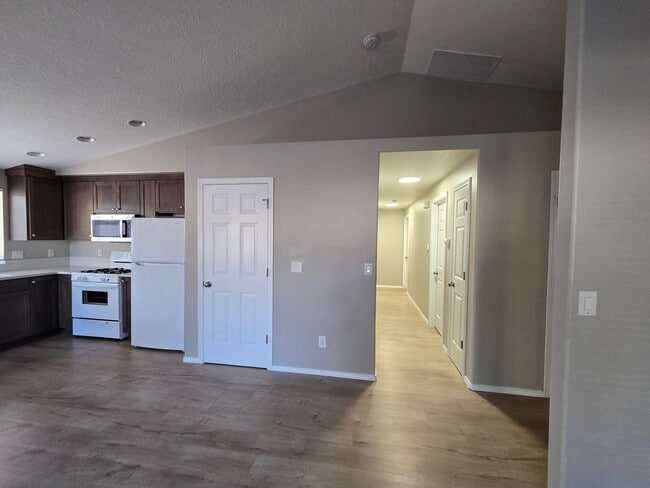 Building Photo - Single level, 3 Bedroom, 2 Bath House on c...