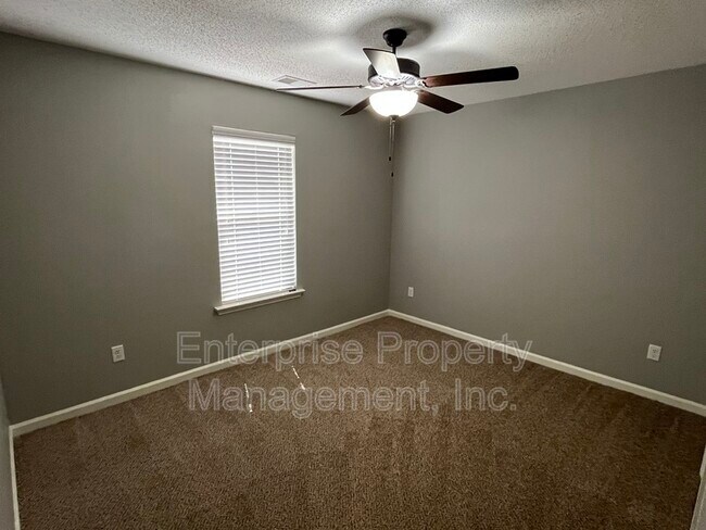 Foto del edificio - 9404 Eckley Pl
