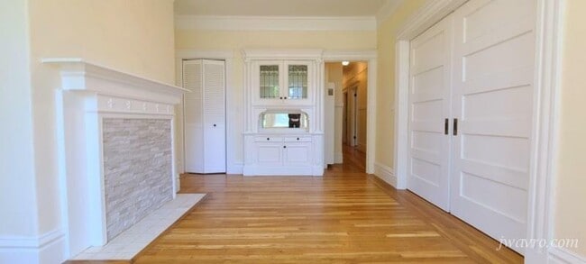 Building Photo - 635 Ashbury St