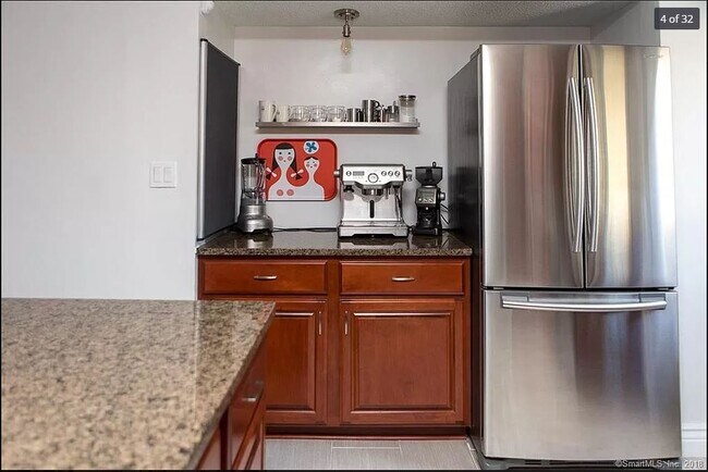Foto del edificio - 260 Brittany Farms Rd