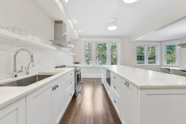 Building Photo - 66 Marshal St