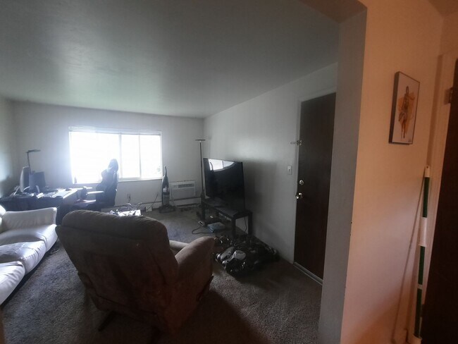 Foto del edificio - 2 bedroom near downtown Golden | Lots of natural light | Mountain views