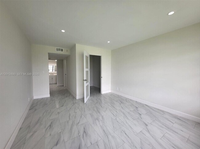 Foto del edificio - 903 Cypress Terrace