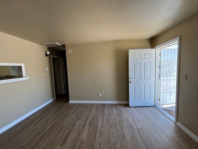Building Photo - 2 Bedroom 1 Bath House