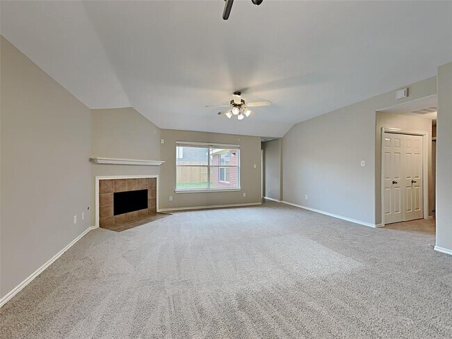 Foto del edificio - 6915 Pheasant Oak Dr