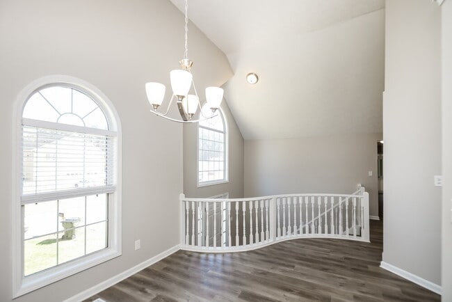 Building Photo - 2740 Owens Dr