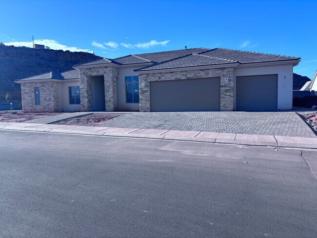 Building Photo - 536 Homeside Rd