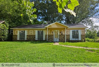 Building Photo - 1732 Brookhollow Cir