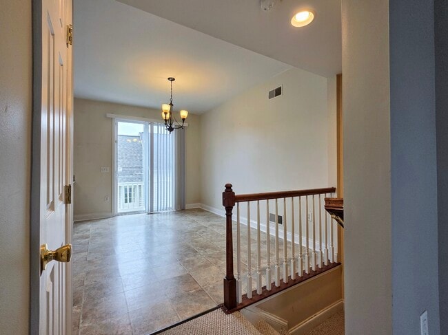 Building Photo - 214 Sagamore Hl