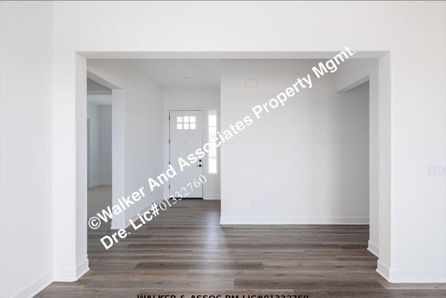 Foto del edificio - 5812 Lady Bells Dr