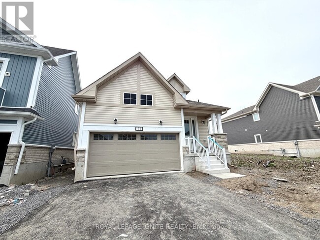 Building Photo - 21 Royal Oak Cres