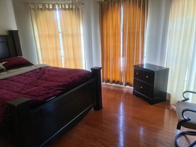 Foto del edificio - 3131 Meadway Dr