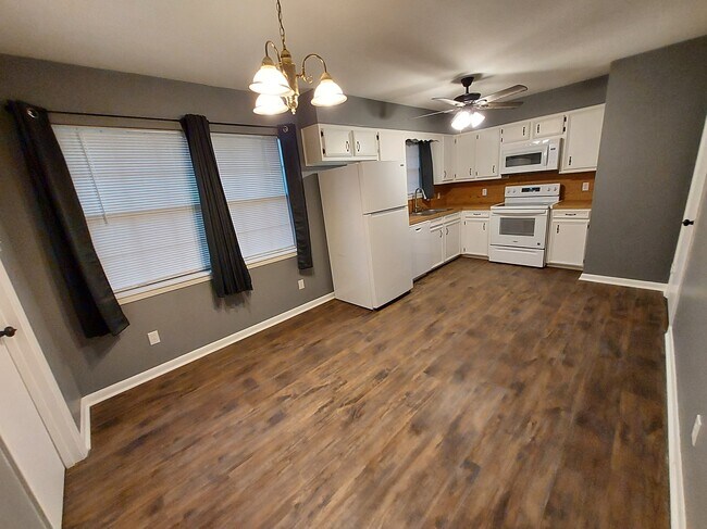 Building Photo - 605 S Fair St