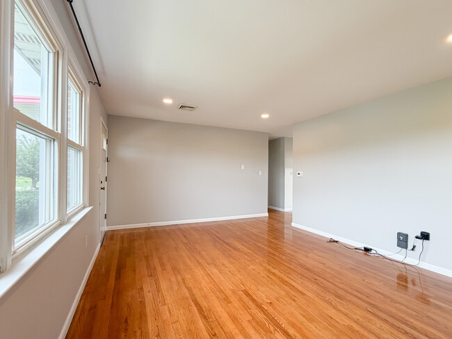 Building Photo - 1435 Bowmansville Rd
