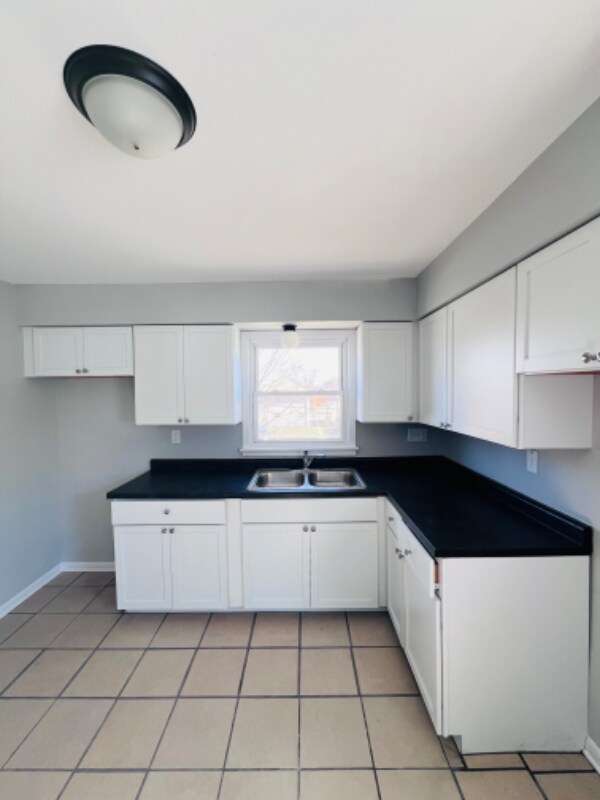 Building Photo - 5866 N 61st St
