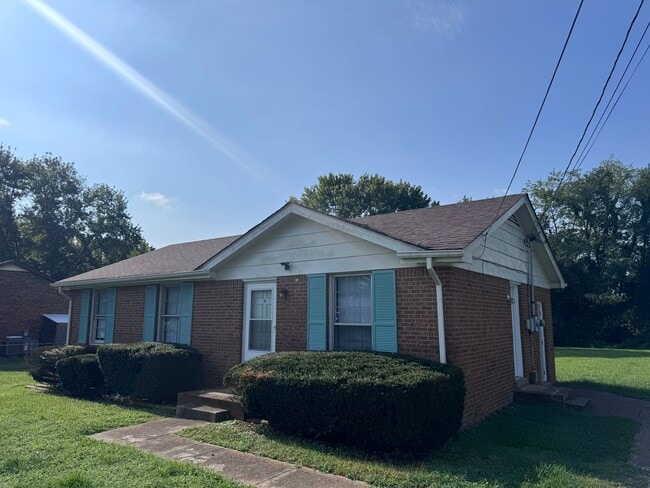 Building Photo - 322 Welchwood Dr