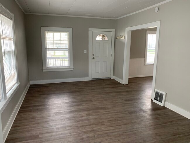 Foto del edificio - 8 Dean St NE