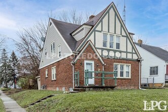 Building Photo - 2517 Montebello Rd