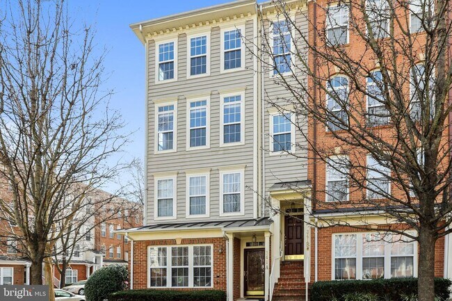Building Photo - 341 Cross Green St