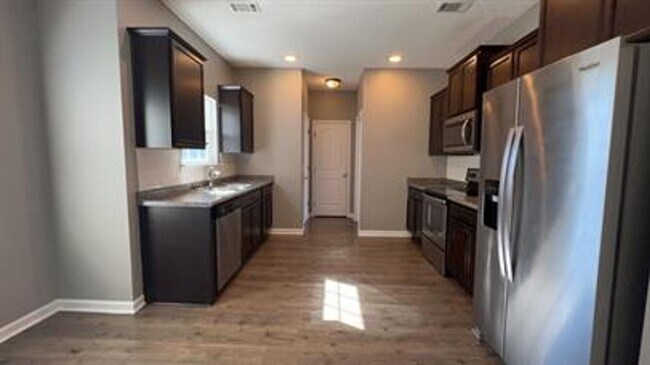 Foto del edificio - 1605 Longleaf Ct