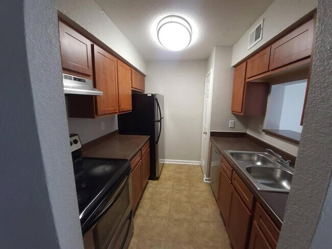 Foto del edificio - 8100 Creekbend Dr