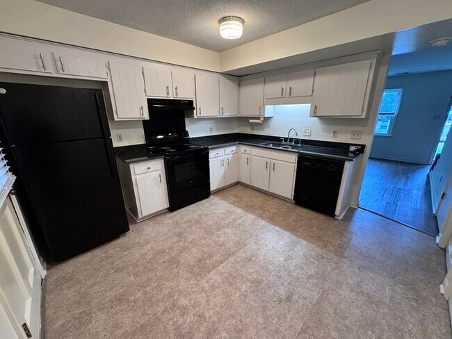 Foto del edificio - Adorable 2 bed 1 bath townhome! Short Dist...