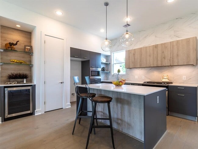 Foto del edificio - 1236 W 25th St
