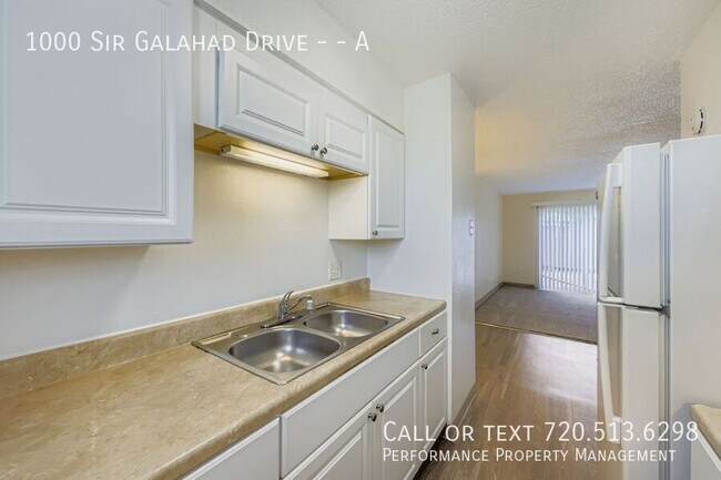 Foto del edificio - 1000 Sir Galahad Dr