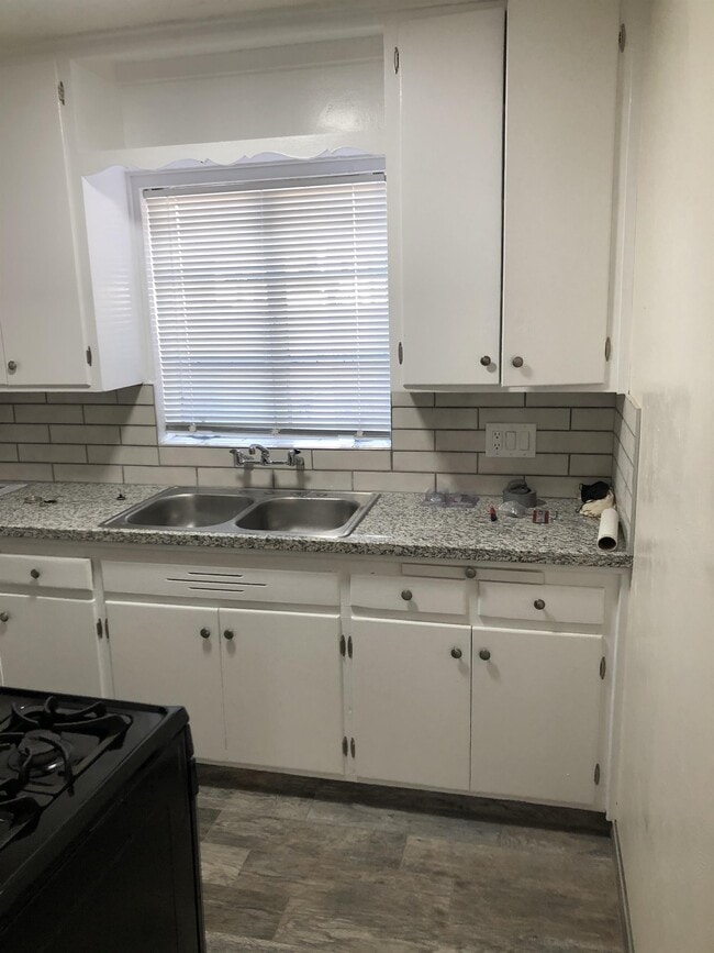 Photo - 1039 E 9th St House