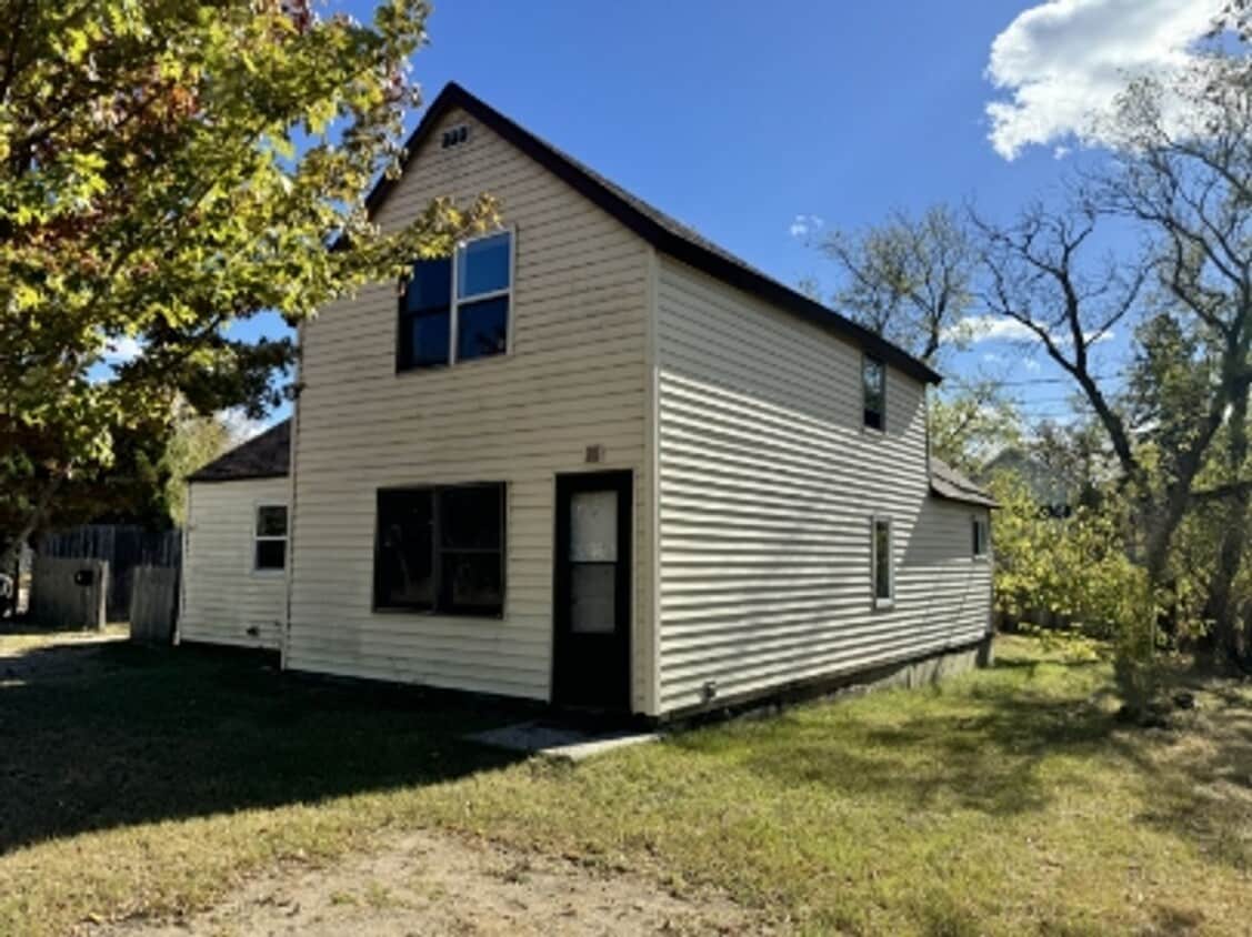 Primary Photo - 3 Bedroom Home