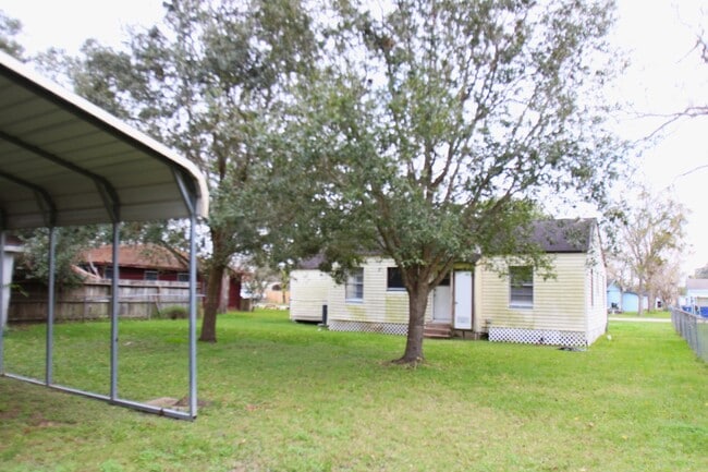 Building Photo - 617 Hurst Pl