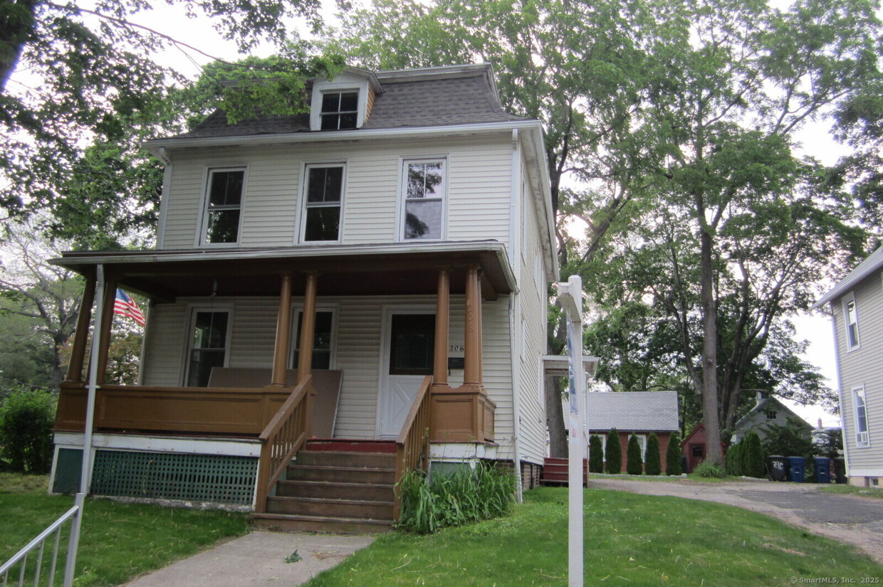 Primary Photo - 206 Walnut St