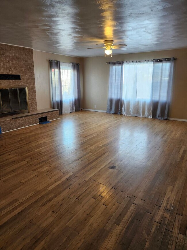 Foto del edificio - Large 3 bedroom