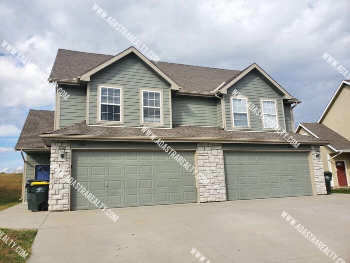 Primary Photo - Spacious Basehor Townhome-Available NOW!!