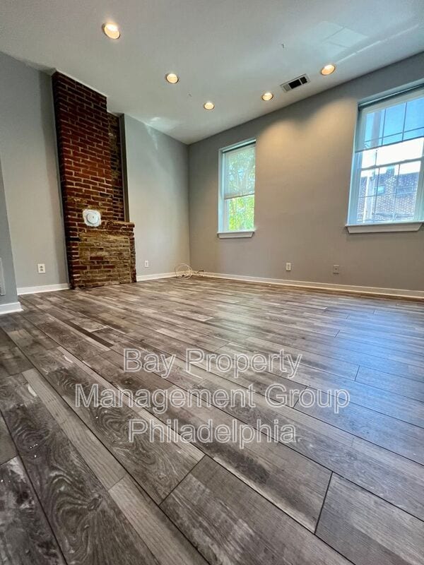Building Photo - 411 Poplar St