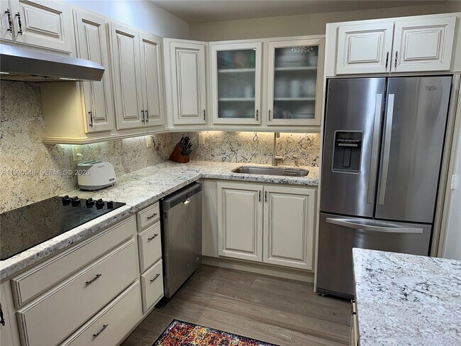 Foto del edificio - 6039 Collins Ave