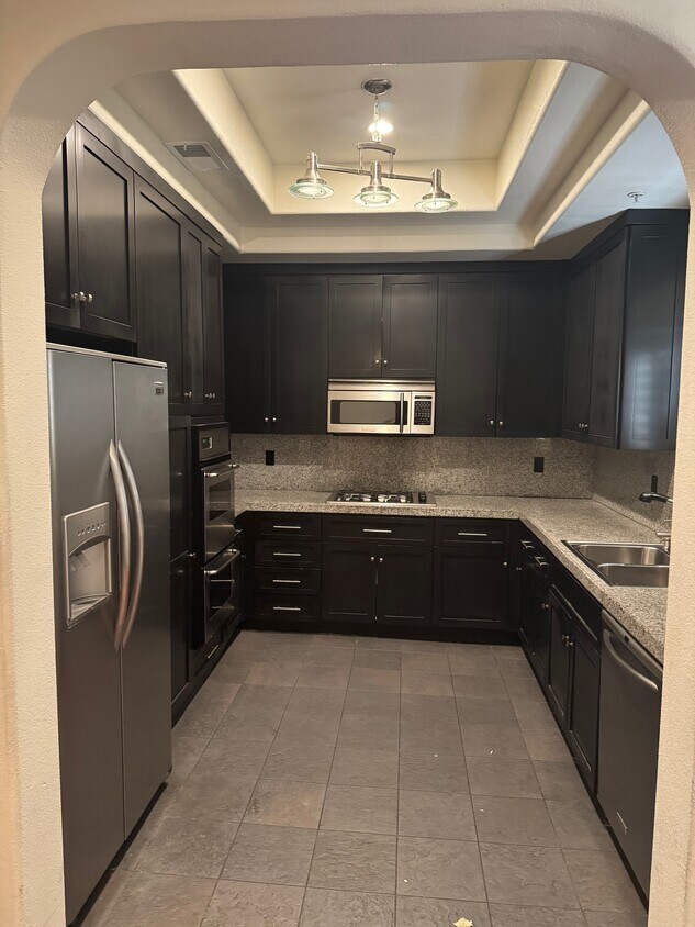 Foto del edificio - 3100 W Riverside Dr