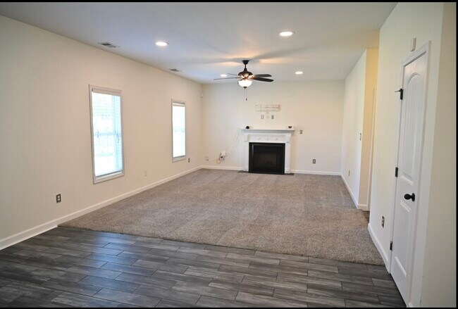 Foto del edificio - 579 Wedgefield Dr