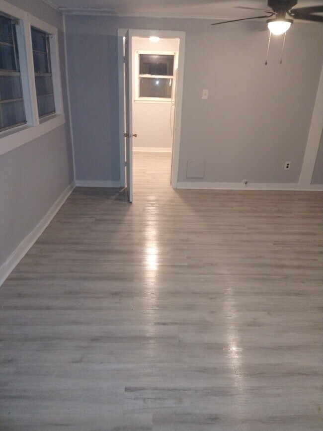 Foto del edificio - 502 E Lott Ave